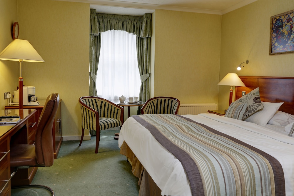 Blunsdon House Hotel