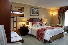 Blunsdon House Hotel