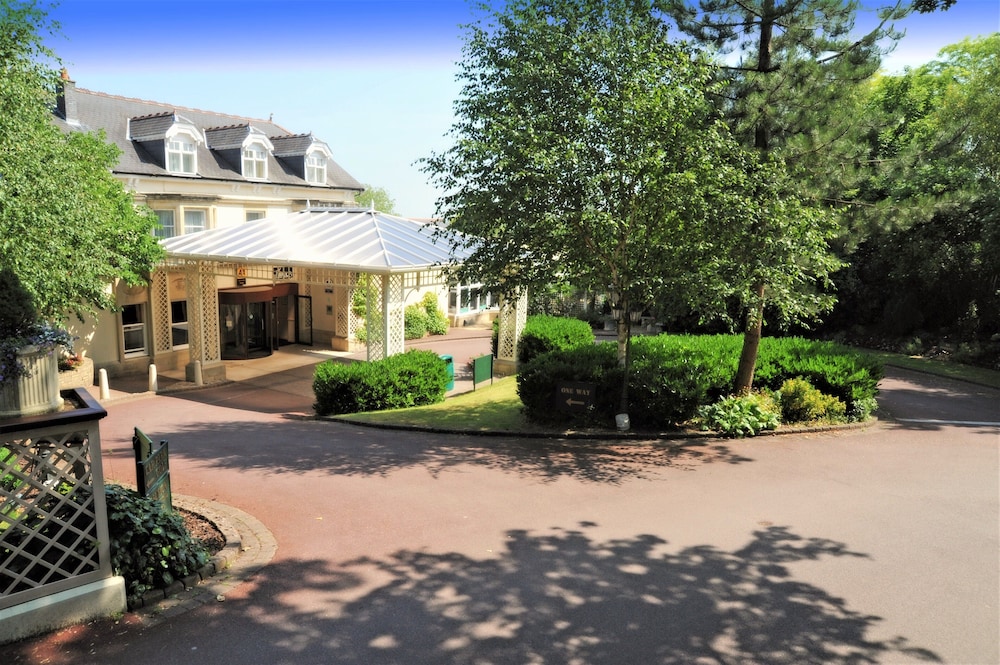 Blunsdon House Hotel