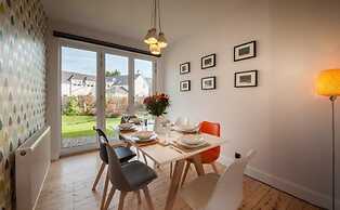 Gorgeous Comrie Cottage, hot tub & Mountain Views