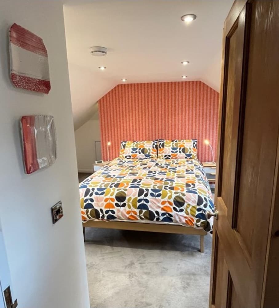 Gorgeous Comrie Cottage, hot tub & Mountain Views