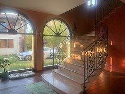 Remarkable 6 Bedrooms Villapiemonte With Land