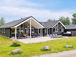 5 Star Holiday Home in Vaeggerlose