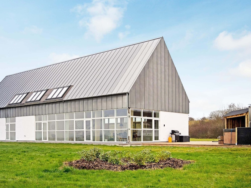10 Person Holiday Home in Logstor-by Traum