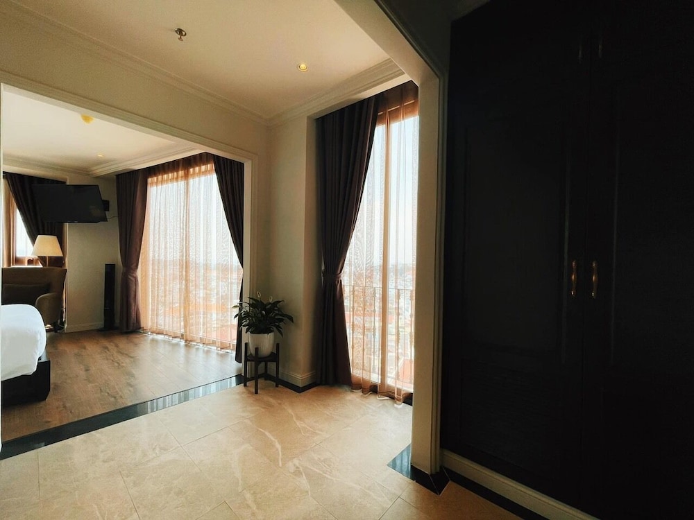 Maccal Hotel