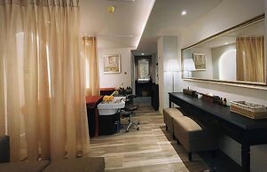 Maccal Hotel