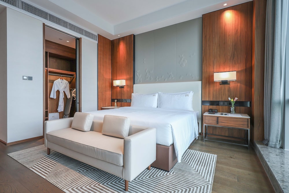 Crowne Plaza Phnom Penh by IHG