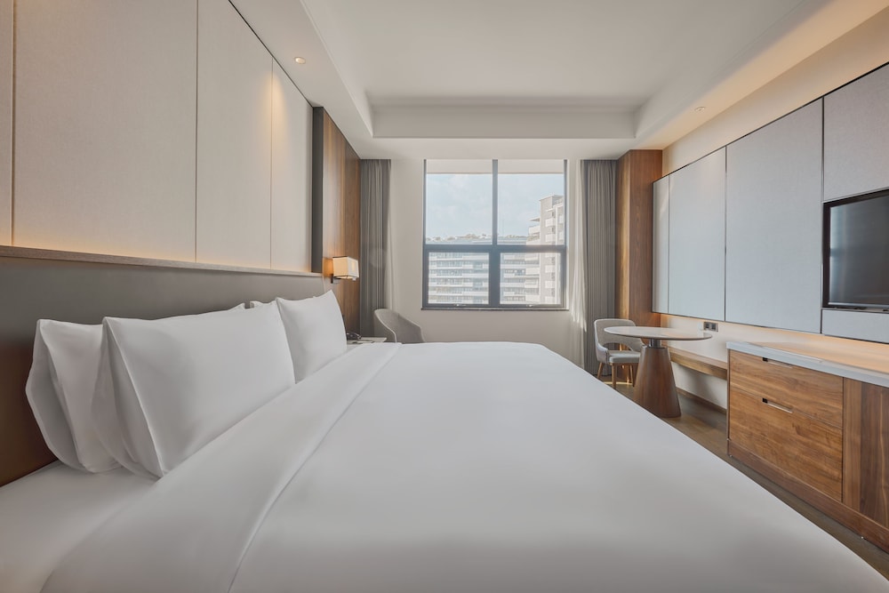 Crowne Plaza Phnom Penh by IHG