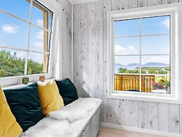 6 Person Holiday Home in Bindalseidet