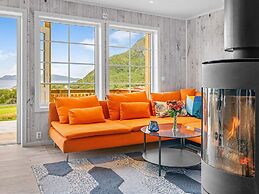 6 Person Holiday Home in Bindalseidet
