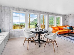6 Person Holiday Home in Bindalseidet