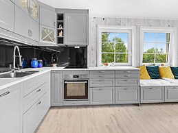 6 Person Holiday Home in Bindalseidet
