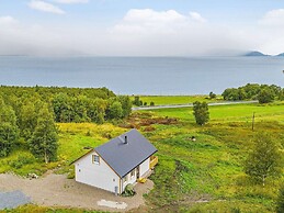 6 Person Holiday Home in Bindalseidet
