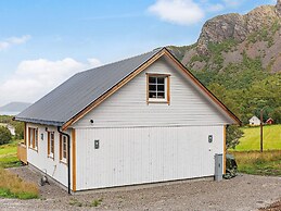 6 Person Holiday Home in Bindalseidet