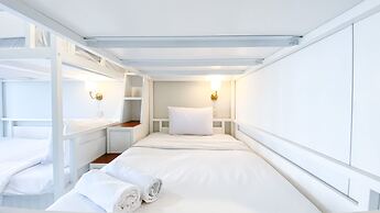 Modern Classic Studio At West Vista Apartment