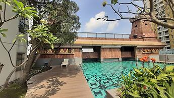 Modern Look And Comfy Studio Great Western Resort Apartment