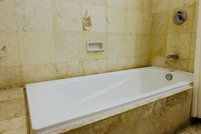 Homey 2Br At Braga City Walk Apartment