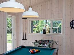 5 Star Holiday Home in Vaeggerlose