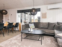 6 Person Holiday Home in Tarm