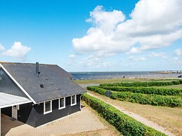 6 Person Holiday Home in Hemmet