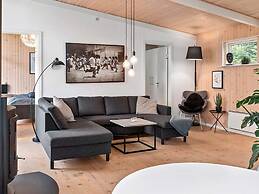 5 Star Holiday Home in Vaeggerlose
