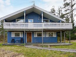 6 Person Holiday Home in Stromstad