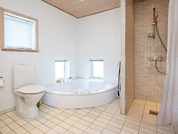 6 Person Holiday Home in Vaeggerlose