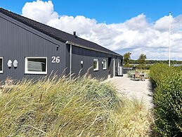 Stylish Lakeview Retreat-by Traum