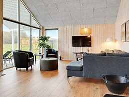 5 Star Holiday Home in Borkop