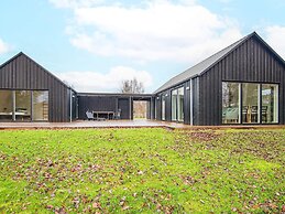 8 Person Holiday Home in Grenaa