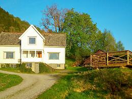 6 Person Holiday Home in Lonevag