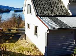 6 Person Holiday Home in Lonevag