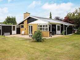 5 Person Holiday Home in Vaeggerlose