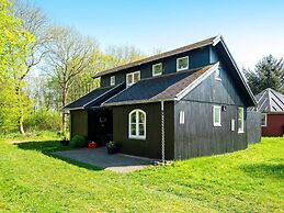 6 Person Holiday Home in Hovborg