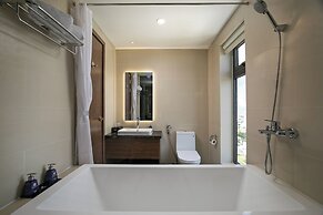 Mangata Beachfront Hotel
