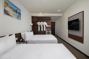 Mangata Beachfront Hotel