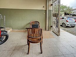 OYO Life 91873 Nugraha Kost
