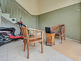 OYO Life 91873 Nugraha Kost