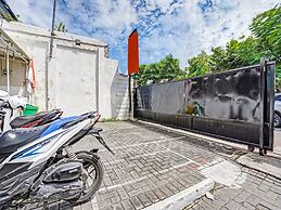 OYO Flagship  90789 Genteng Residence