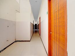 OYO Flagship  90789 Genteng Residence