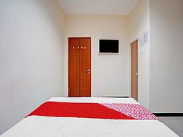 OYO Flagship  90789 Genteng Residence