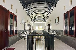 Capital O 90151 Guest House 180