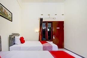 Capital O 90151 Guest House 180