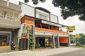 Capital O 90151 Guest House 180