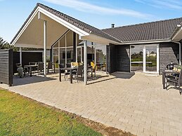 5 Star Holiday Home in Spottrup