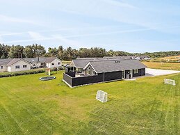 5 Star Holiday Home in Spottrup