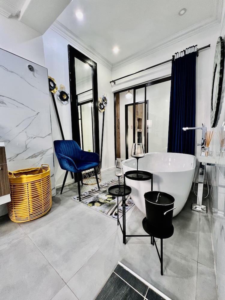 24 On Basil Boutique Luxury Hotel