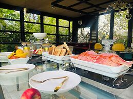 24 On Basil Boutique Luxury Hotel