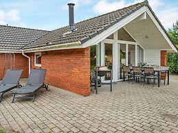 8 Person Holiday Home in Oksbol