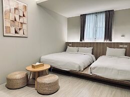 RiverChill Inn